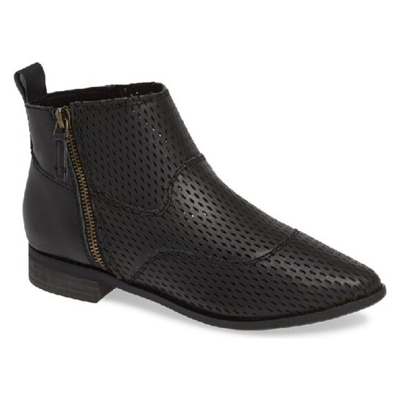 Kelsi Dagger Brooklyn EUC Alaska Black Leather Perforated Ankle BootIes Size 7 - Picture 1 of 10